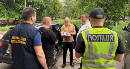 Заработок на ВСУ: в Кривом Роге мужчина продавал элитные иномарки, ввезенные под видом "гуманитарки"