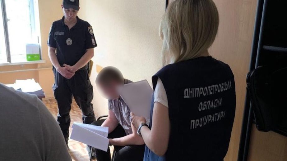 Обіцяв "вирішити питання" з ТЦК: у Дніпрі адвокат попався на хабарі у $6 000 (ФОТО)