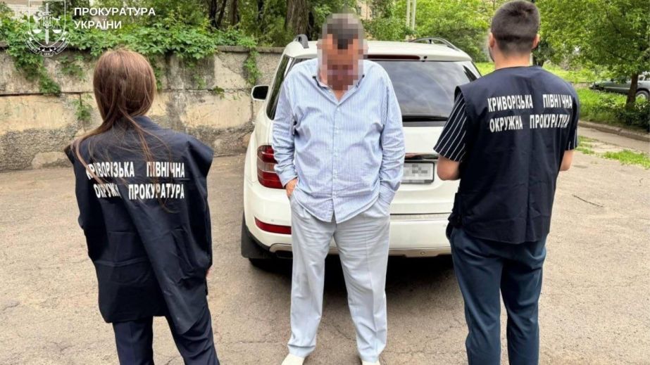 У Кривому Розі викрили ділка, який допомагав військовозобов'язаним стати студентами та виїхати за кордон