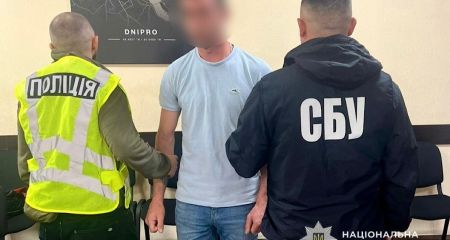 У Дніпрі поліція разом з СБУ затримали 23-річного чоловіка, який підпалив припарковане авто (ФОТО)