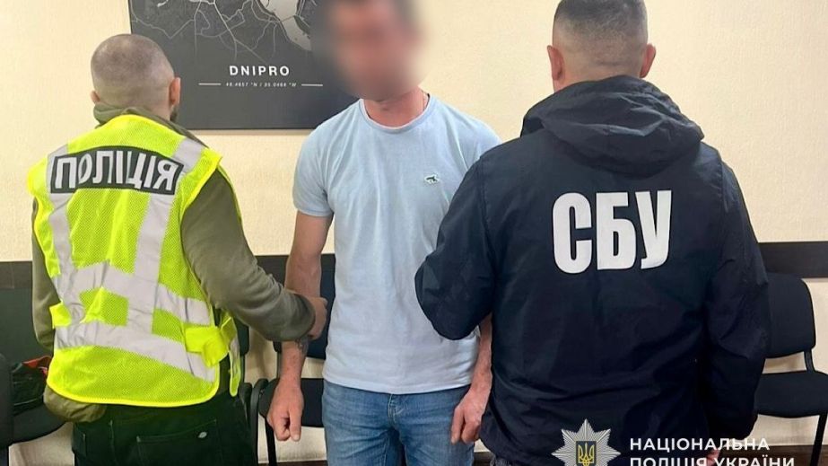 В Днепре полиция вместе с СБУ задержали 23-летнего мужчину, который поджег припаркованный автомобиль (ФОТО)