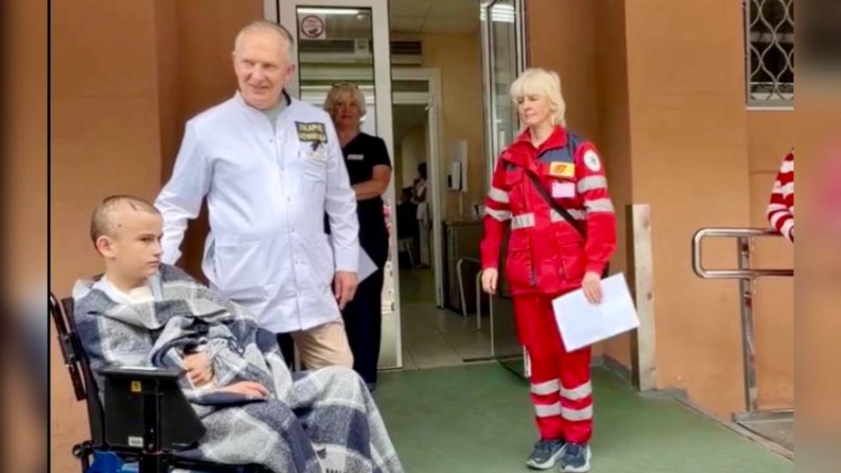 Обломок прошел сквозь мозг: в Днепре врачи провели сверхсложную операцию и спасли жизнь 13-летнего подростка (ВИДЕО)