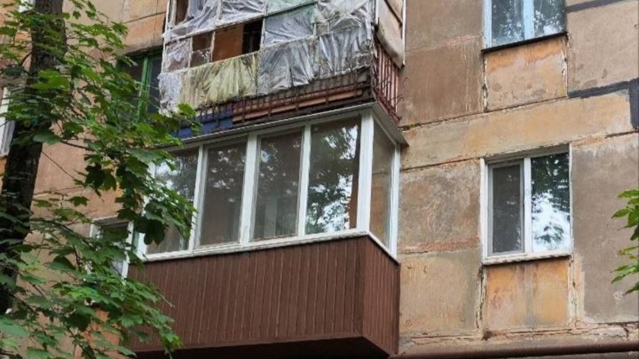 Остались только тапочки: в Кривом Роге пожилой мужчина выпрыгнул из окна
