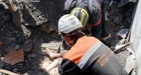 До 15 зросла кількість загиблих через російський удар по Дніпру