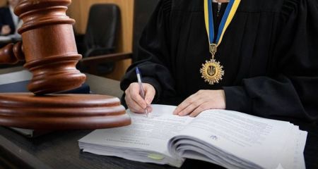 Угрожал ножом: в Днепре за разбойное нападение осудили мужчину (ФОТО)