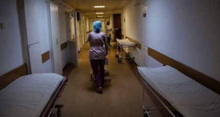 Жена погибла, мужчина получил тяжелые травмы: в больнице Днепра спасают раненого из Никополя (ВИДЕО)