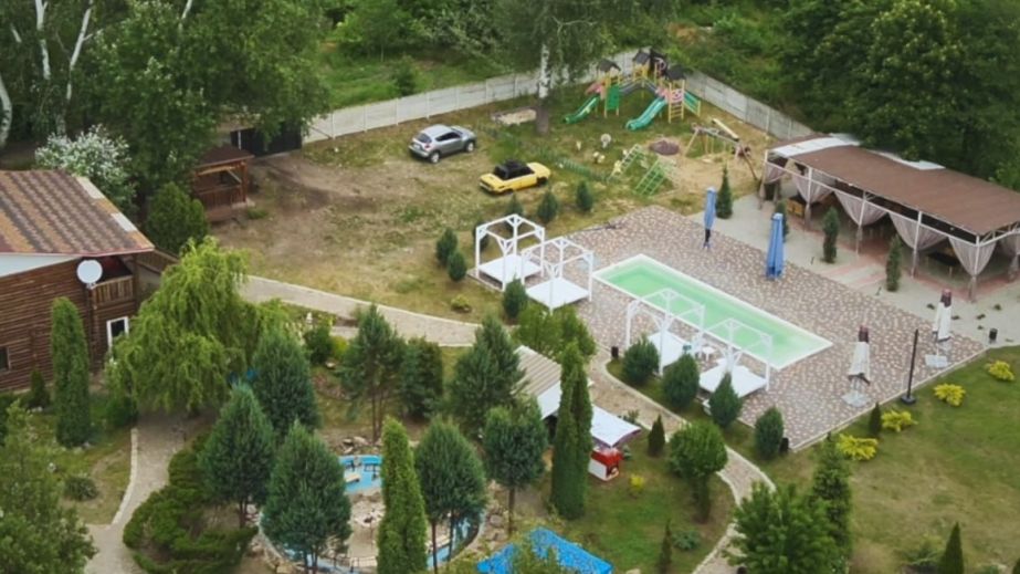 Захопив гектар лісу під бізнес: у Самарі підприємець збудував незаконний відпочинковий комплекс (ВІДЕО)