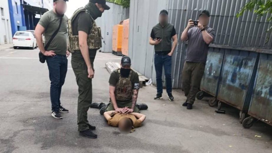 Продавал гранатометы и патроны: на Днепропетровщине задержали военного за торговлю оружием (ФОТО)