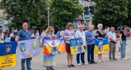 Замер транспорт и пешеходы: в Днепре и области прошла масштабная акция памяти