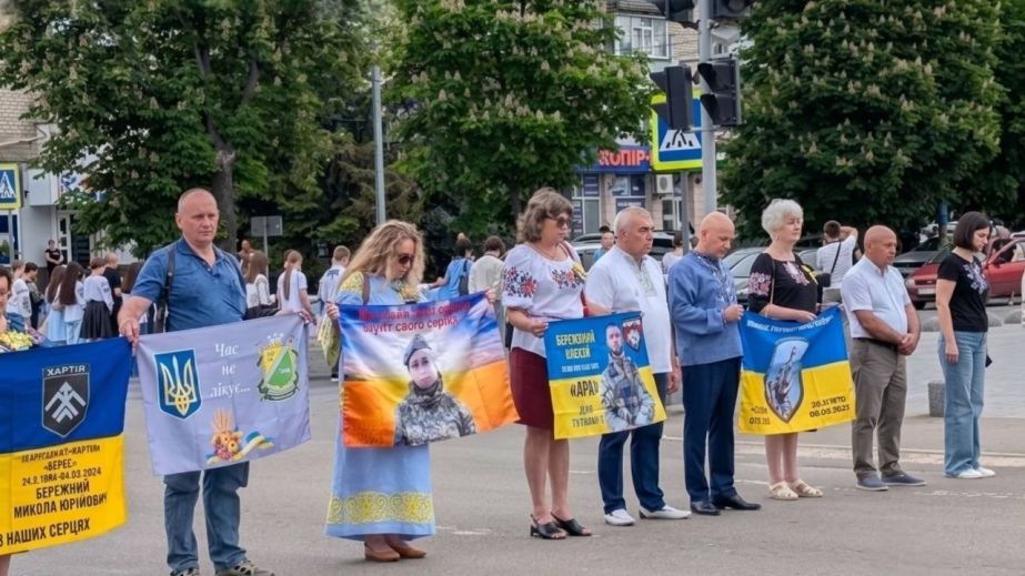 Замер транспорт и пешеходы: в Днепре и области прошла масштабная акция памяти