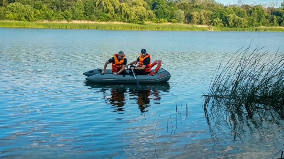 Трагедія на воді у Жовтих Водах: рятувальники дістали з ставка тіло 23-річного хлопця (ФОТО)