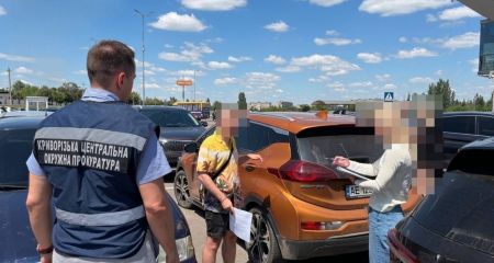 Махинации на школьной спортплощадке: в Кривом Роге разоблачили чиновницу и бизнесмена на растрате полмиллиона (ФОТО)