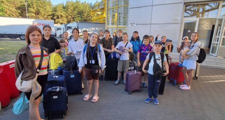 Подалі від вибухів: дітей з Нікополя повезли на відпочинок до Італії