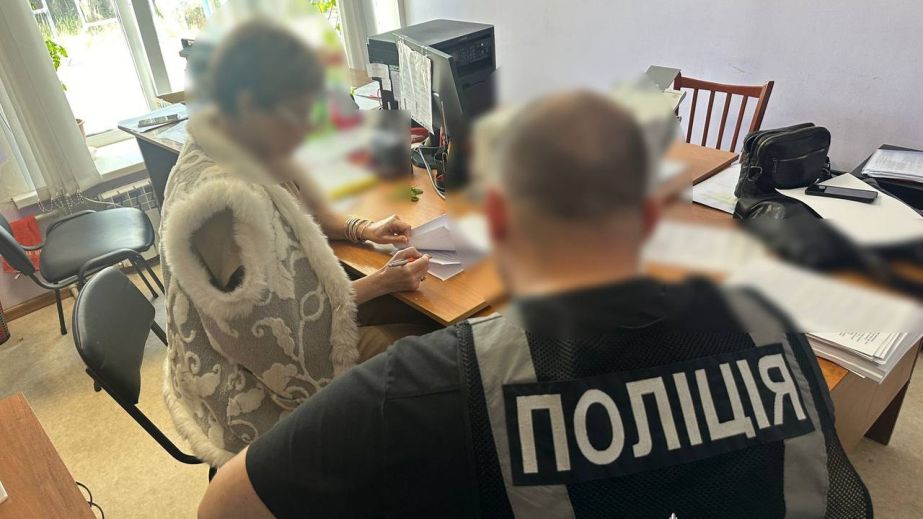 Коррупция в халатах: на Днепропетровщине эксглава МСЭК за $7800 продавала отсрочки военнообязанным