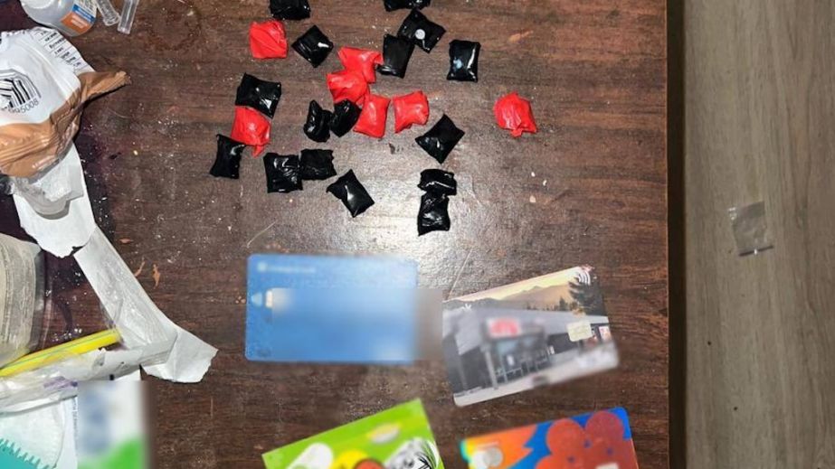 Оборот у 3 мільйони на місяць: у Кривому Розі з боєм затримали наркоугруповання (ФОТО)