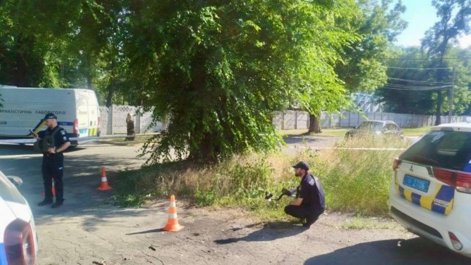 Бросил гранату во время проверки документов: в Каменском мужчина взорвал себя, полицейского и работника ТЦК (ВИДЕО)