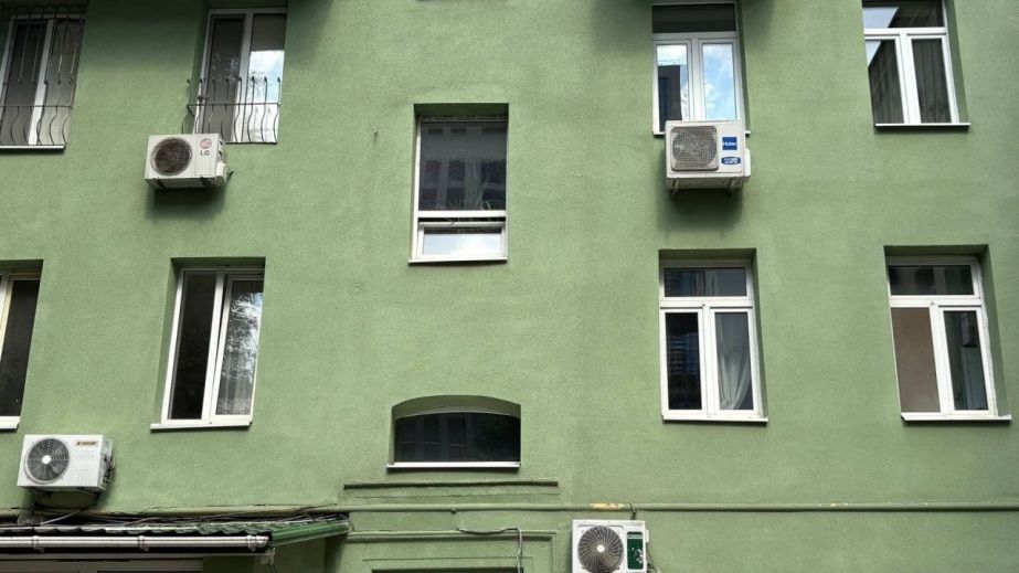 Завершено ремонт будинку у центрі Дніпра, який був пошкоджений внаслідок ракетної атаки (ФОТО)