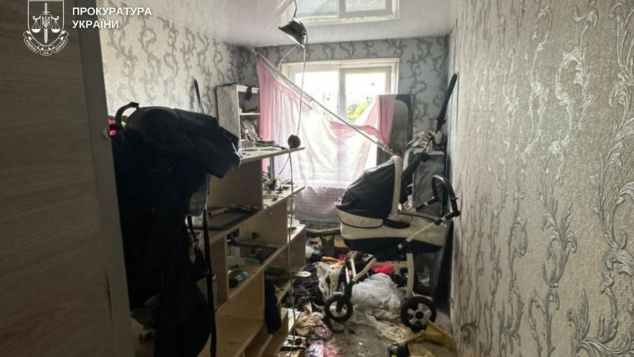Тіло немовляти знайшли у візочку: у Дніпрі мати заморила голодом двомісячну доньку (ФОТО)