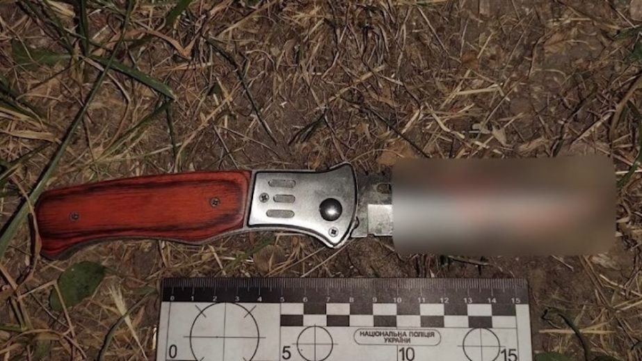 Двойной удар ножом в грудь: в Кривом Роге 19-летний юноша чуть не убил горожанина
