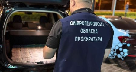 Взятка в $50 000 за "закрытие" дела о госизмене: на Днепропетровщине чиновник химзавода пытался подкупить правоохранителя (ФОТО)