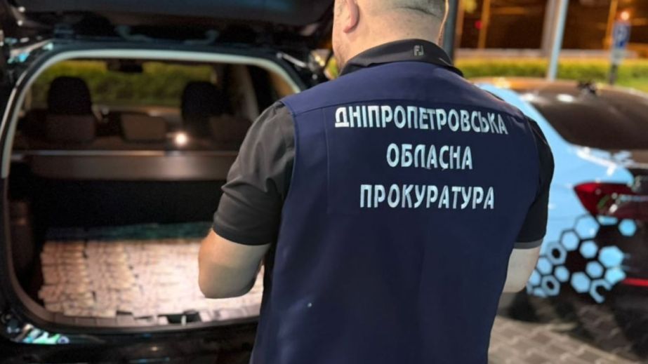 Взятка в $50 000 за "закрытие" дела о госизмене: на Днепропетровщине чиновник химзавода пытался подкупить правоохранителя (ФОТО)