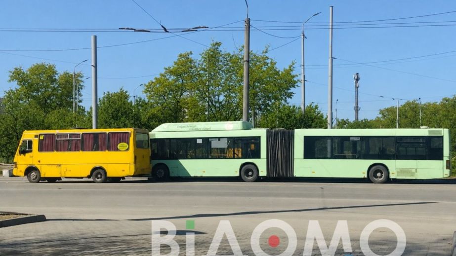 У Дніпрі на місяць змінять маршрут два автобуси: нова схема та причини