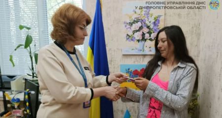 Первый паспорт в 40 лет: жительница Днепропетровщины с рождения жила без документов