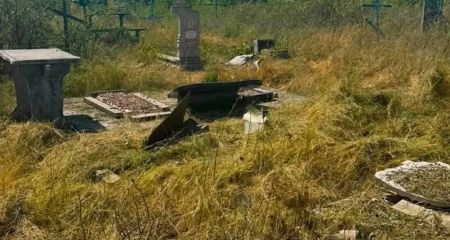 Очередной акт вандализма: вражеские КАБы разрушили кладбище на Днепропетровщине (ФОТО)