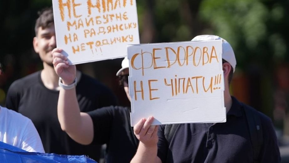 "Большое зло для обороноспособности": в Днепре, Кривом Роге и других городах Украины проходят митинги против отставки министра обороны Федорова (ФОТО, ВИДЕО)
