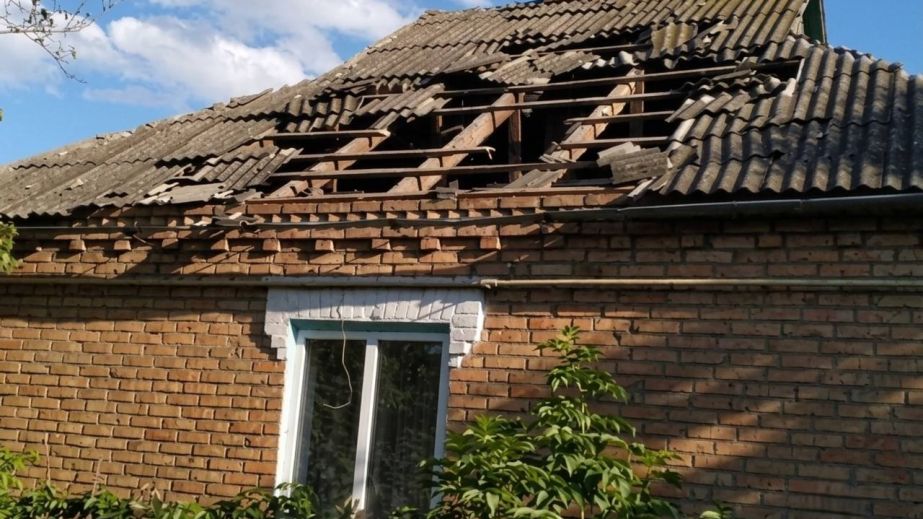 Пошкоджено склад, АЗС та будинки: ворог атакував Дніпропетровщину (ФОТО)