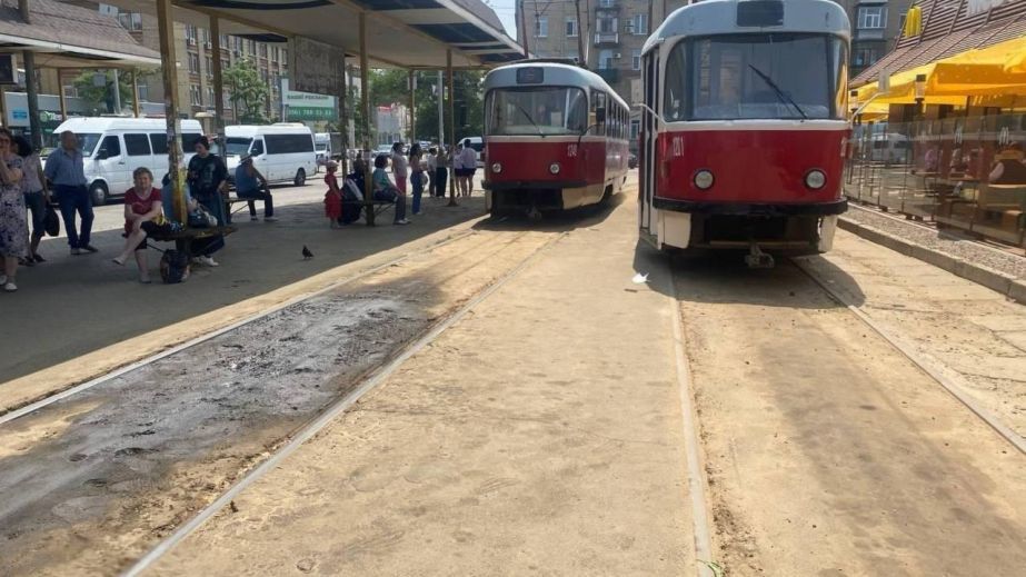 Зміни в русі транспорту у Дніпрі: ремонт на Старому мосту та перекриття вулиці у середмісті