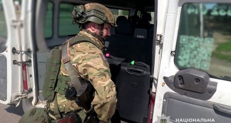 Ночная эвакуация под угрозой БПЛА: экипаж "Білий янгол" вывез многодетную семью и пожилую женщину из Никопольщины (ВИДЕО)