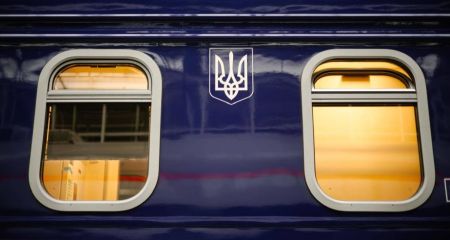 Поїзд Дніпро &ndash; Запоріжжя затримується більш ніж на дві години: деталі від "Укрзалізниці"