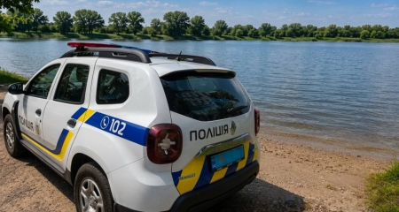 Перебував у воді сам: у селищі Солоне поліцейські врятували 15-річного хлопця