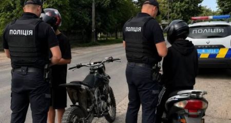 У Кам'янському поліція викрила двох неповнолітніх на мототранспорті