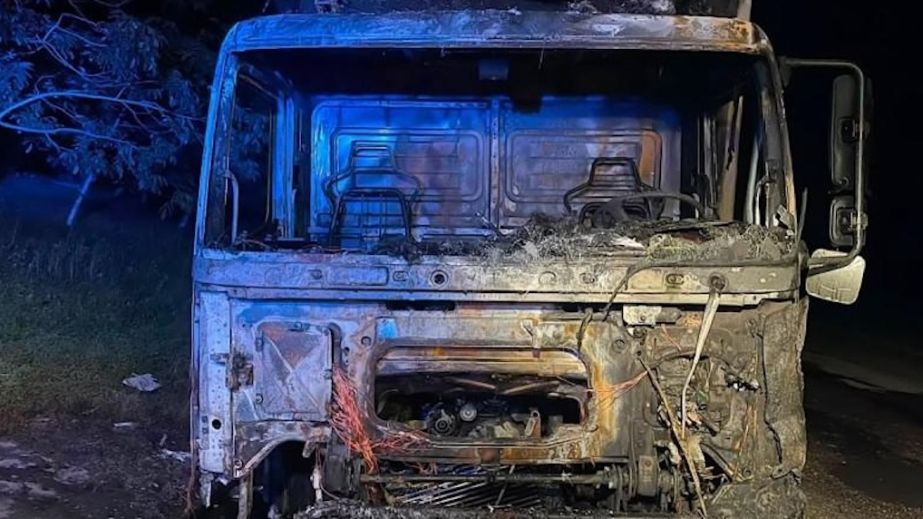 За деньги сожгли грузовик: в Кривом Роге задержали молодую пару поджигателей