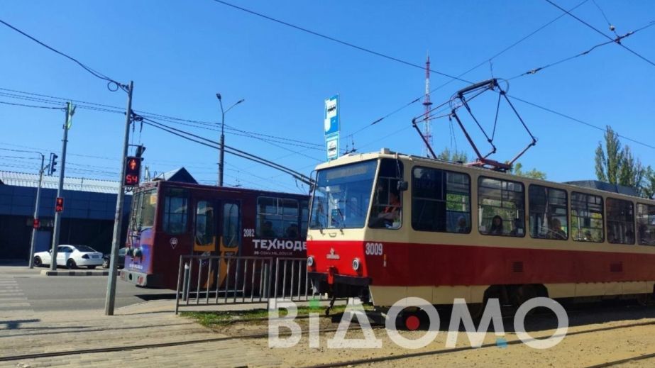 Перекрытие дорог и ремонтные работы: как в Днепре 13 августа будет курсировать общественный транспорт