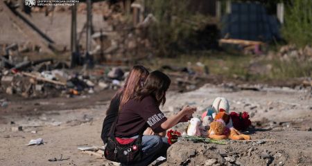 Ракетний обстріл Радушного: поліція показала перші хвилини після удару по будинку, де загинула родина