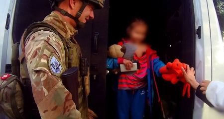 Евакуаційна група "Білий янгол" вивезла з Нікопольщини родину з двома дітьми та маломобільного чоловіка (ФОТО, ВІДЕО)
