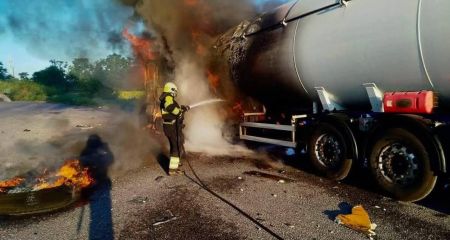 В Каменском районе сгорела грузовая автоцистерна: водитель получил травмы (ФОТО)