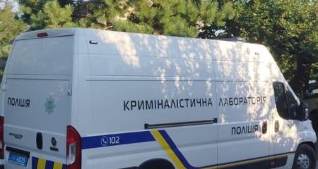 Вонзила нож в грудь и вызвала полицию: в Каменском женщина убила сожителя