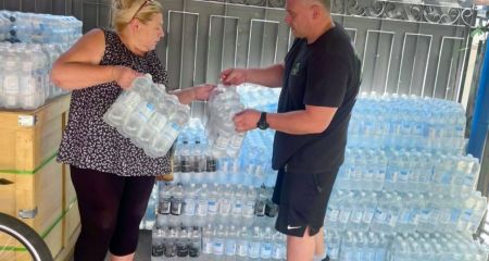 На Нікопольщині ліквідовують аварію на водогоні: жителям уже роздали понад 55 тонн питної води