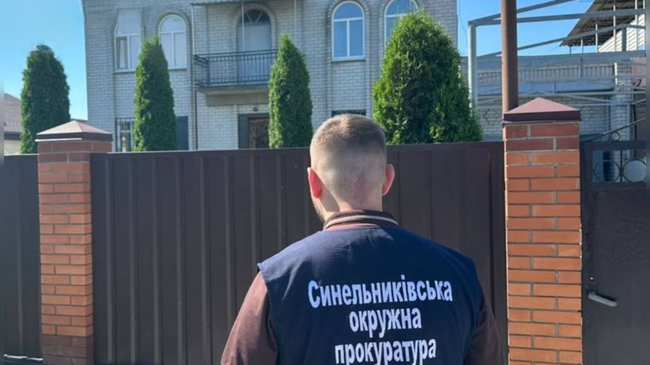 Майже 5 млн грн збитків на закупівлі житла: на Дніпропетровщині судитимуть міського голову та двох посадовиць за підозрою у зловживанні службовим становищем