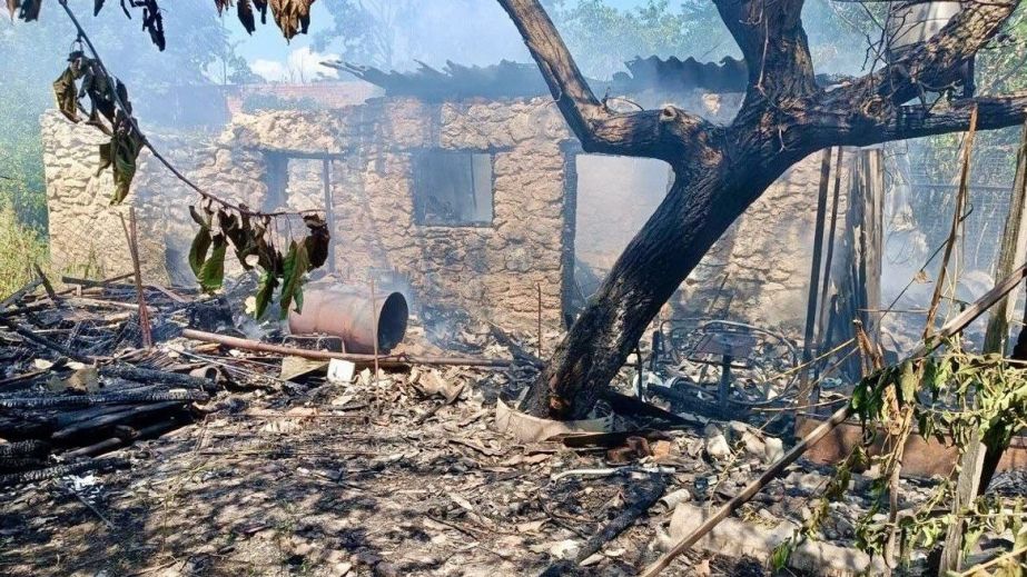 Одна людина загинула та троє &mdash; постраждали: ворог атакував житловий квартал у Нікополі