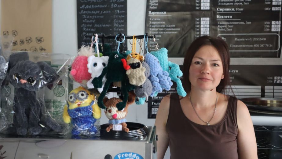 "Панна Кота": кав'ярня в Кам'янському, де печуть пироги, грають блюз і чекають з війни