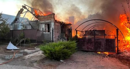 Загибла людина та 14 постраждалих: вночі 16 серпня ворог здійснив масовану атаку на Кривий Ріг та Нікопольщину