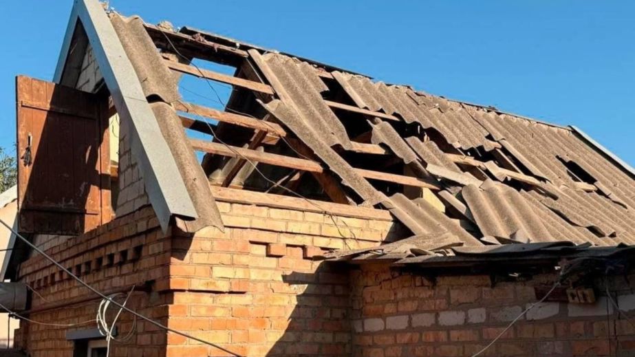 Двоє поранених, пошкоджено інфраструктуру та будинок культури: ворог майже 50 разів атакував три райони Дніпропетровщини