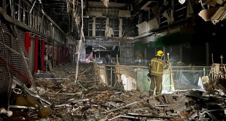 Нічна атака на Дніпропетровщину: рятувальники показали наслідки обстрілу ТРЦ у Слобожанському (ФОТО)