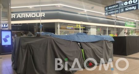Большой ТРЦ под Днепром после ночной атаки: внутри убирают осколки, а живые рыбы ждут спасения (ФОТО, ВИДЕО)