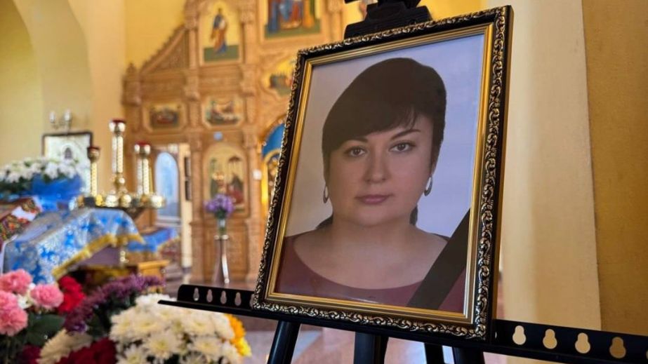 "Моя звездочка родненькая": в Кривом Роге простились с Тиной Козакевич, погибшей во время удара по ТРЦ
